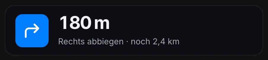 Der Abbiegehinweis über dem Tacho